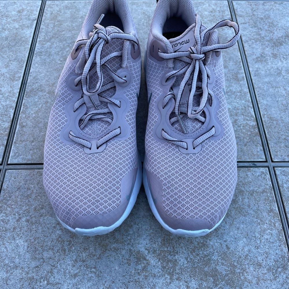 Nike RENEW RIDE RUNNING SHOE - WOMEN'S - Picture 2 of 12